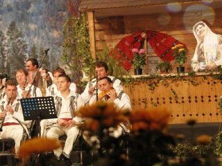 Festivalul cântecului popular românesc Maria Lătăreţu
