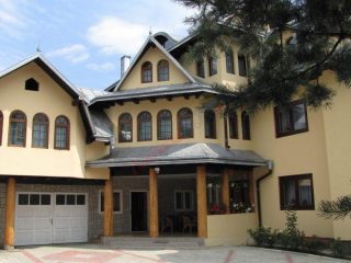 Paste 2023 – Bucovina,  Casa Lucan Vama