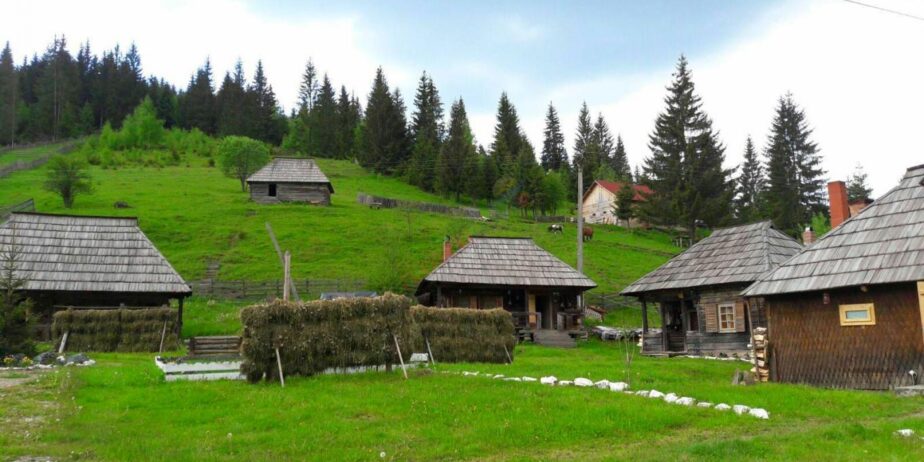 Paste 2024 in Bucovina – Satul Bucovinean Breaza