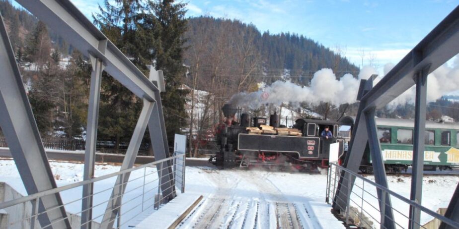 Revelion in Bucovina  cu Mocanita  Hutulca  Moldovita